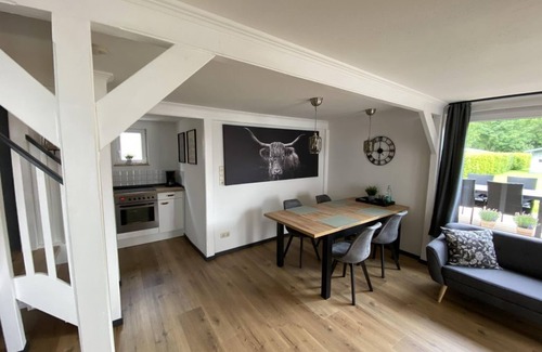 Wolthusen Apartamento | Büscher - FeWo Achterdeck - apartment/apartment, shower, WC, living room/bedroom