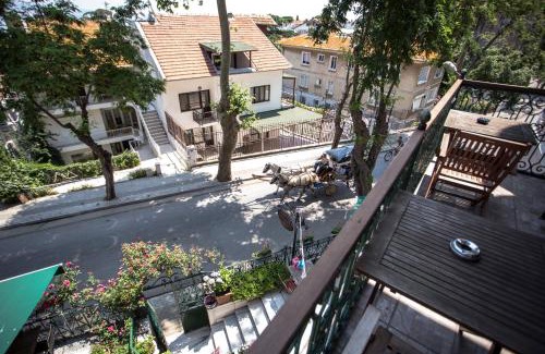 Adalar Hotel | Büyükada Anastasia Meziki History Mansion