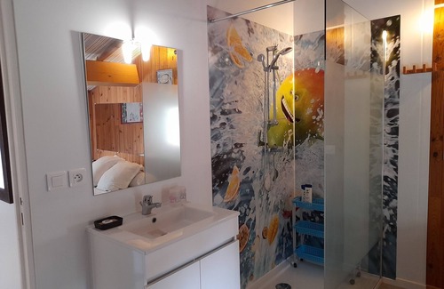Medis Cama Y Desayuno | B&B, 5 min from the BEACHES of Royan, park,