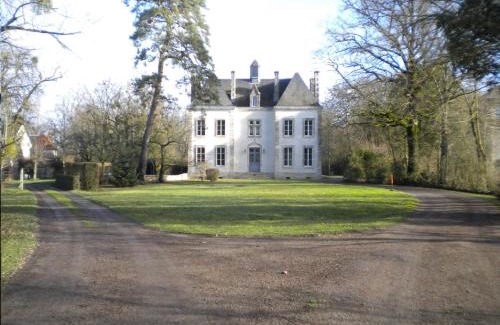 Usson-du-Poitou Cama Y Desayuno | B&B Chateau La Séchère