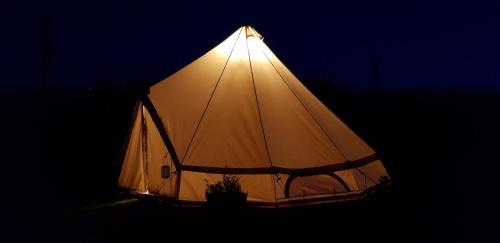 Rhosgoch Otro | B&B Glamping Bell Tents at The Ring Pub