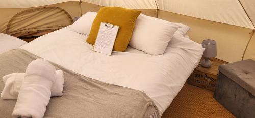 Rhosgoch Otro | B&B Glamping Bell Tents at The Ring Pub