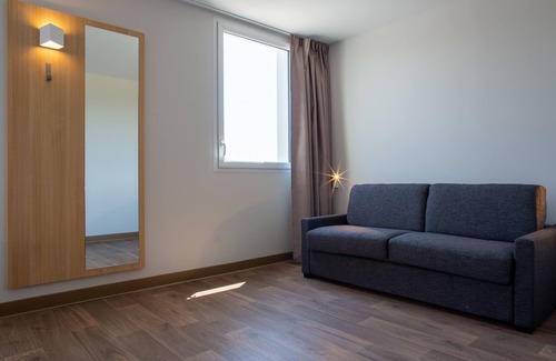 Les Herbiers Hotel | B&B HOTEL LES HERBIERS