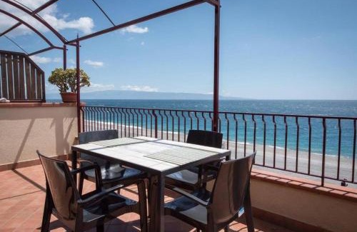 Santa Teresa di Riva Cama Y Desayuno | B&B La Sirena