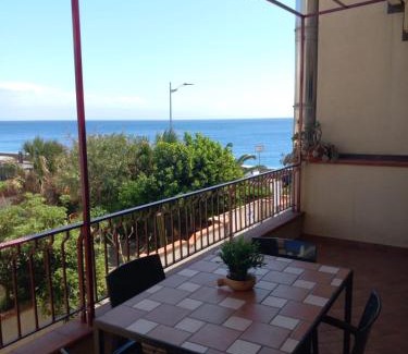 Santa Teresa di Riva Cama Y Desayuno | B&B La Sirena