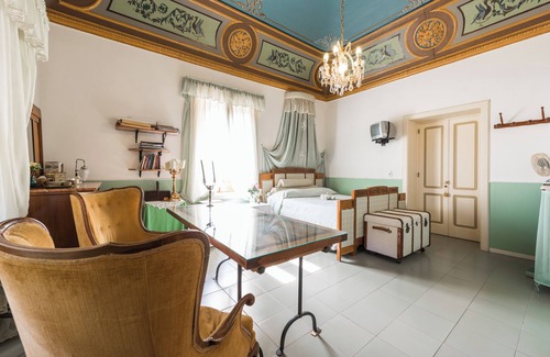 Leni Casa | B&B Villa Pittorino: Giuliana Room in Salina cir 19083037C100309