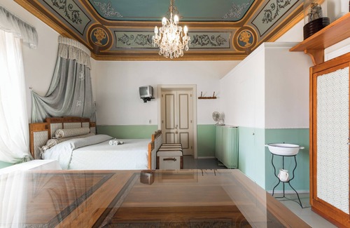 Leni Casa | B&B Villa Pittorino: Giuliana Room in Salina cir 19083037C100309