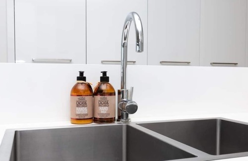 Turvey Park Apartamento | B1/201 1 Flinders st · Colour & Swank at The Mill in the Heart of CBD!