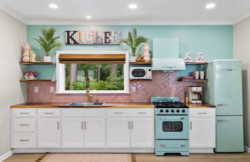 Wilmington Cabaña | Babe Cave! Midtown Wilmington