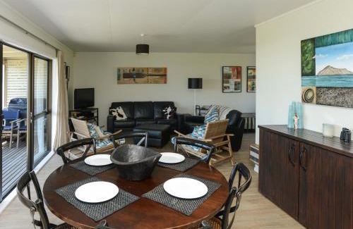 Waimarama Casa | Bach 112 - Waimarama Holiday Home