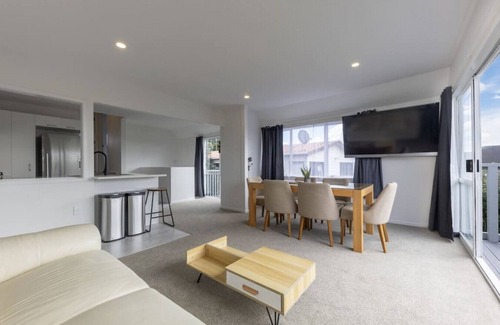 Mount Roskill Apartamento | Back House 1564 · The Cottage: 4 Bedroom 3 bath Mount Roskill