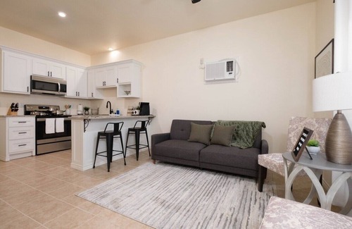Amarillo Casa | Back house Oasis: Quiet & Roomy