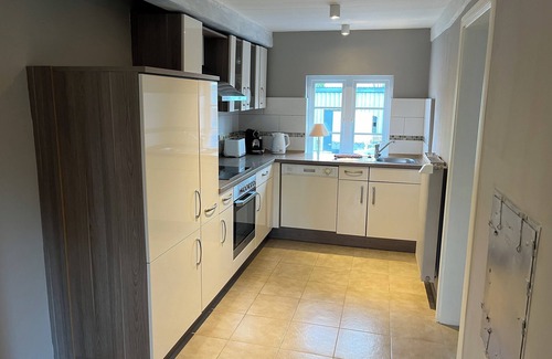 Steinbergkirche Casa | Backbord - Kaminofen, Grill, Dusche, Abgelegen, Strandnah, Terrasse, Parkplatz