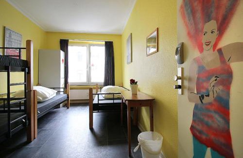 Friedrichstadt Hostal | Backpackers Düsseldorf - SELF CHECK-IN