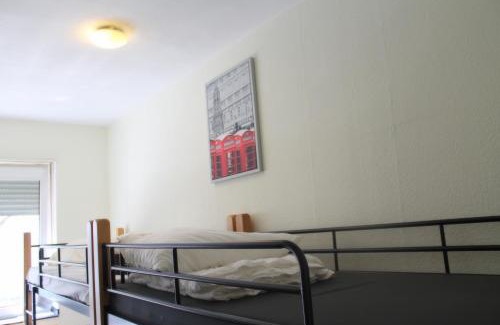 Friedrichstadt Hostal | Backpackers Düsseldorf - SELF CHECK-IN