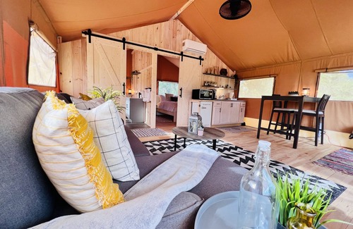 Punta Gorda Alquiler De RV | Backyard glamping with hot tub