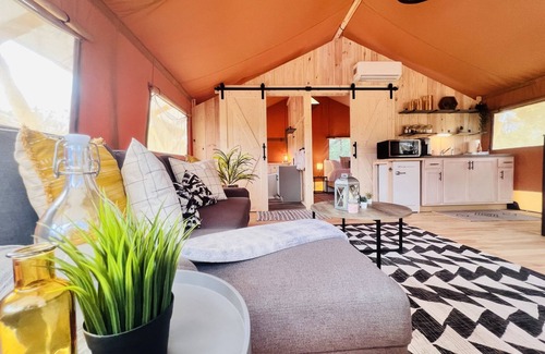 Punta Gorda Alquiler De RV | Backyard glamping with hot tub