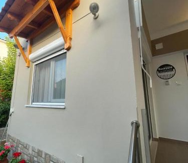 Toroni Casa | Backyard houses
