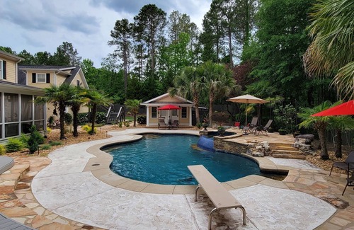 Grovetown Apartamento | Backyard Oasis Grovetown pool