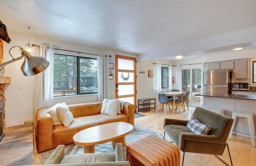 Christmas Valley Cabina | Backyard Sledding| BBQ| Foosball