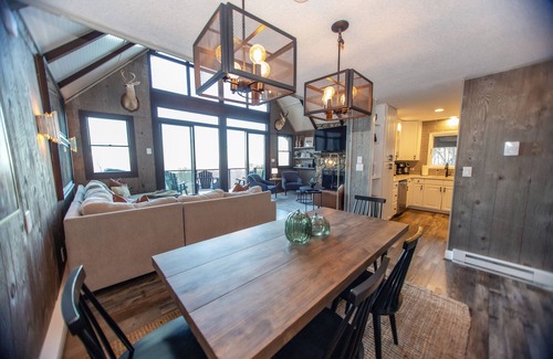 Banner Elk Chalet De Esquí | Backyard trail access- AC- Hot tub - EV Charging