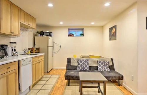 Newton Corner Condominio | ★ Patio trasero ★ Caminar y cerrar por todas partes ★ 1BR ★ Cómodo ★ Acogedor ★ Apartamento completo
