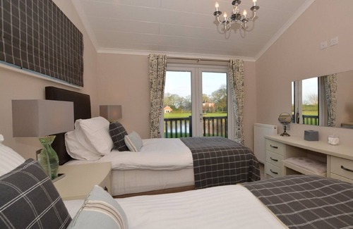 Maltby le Marsh Cabina | BADGERS DEN- Un lodge de lujo, 2 habitaciones con baño privado y jacuzzi