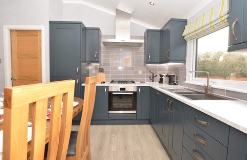 Maltby le Marsh Cabina | BADGERS DEN- Un lodge de lujo, 2 habitaciones con baño privado y jacuzzi