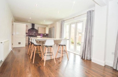 Wroughton Casa | Badgers House Long Stay Discounts Free Parking
