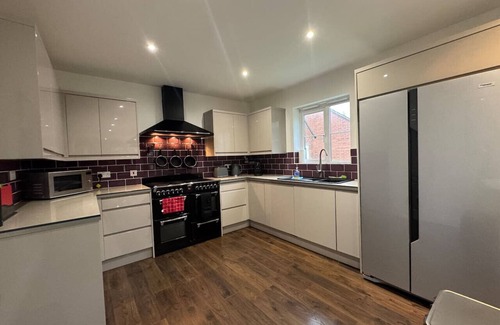 Wroughton Casa | Badgers House Long Stay Discounts Free Parking