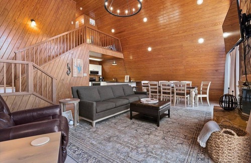 New London Cabina | Badin Lake retreat-nestled in a cove, close to Uwharrie National Forest.