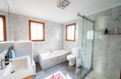 Encounter Bay Casa | BaeView - Panoramic Group Stay Above Encounter Bay