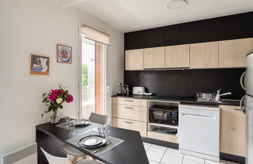 Francisco-Ferrer - Vern Apartamento | Bahibé - Appartement 1 chambre avec balcon et parking, au calme, proche gare