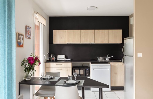 Francisco-Ferrer - Vern Apartamento | Bahibé - Appartement 1 chambre avec balcon et parking, au calme, proche gare