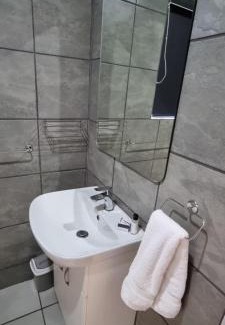 Bloemfontein Cabina | Bains Lodge - Sustainable Electricity