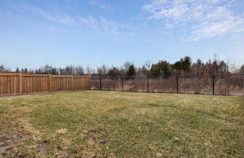 Whitchurch-Stouffville Apartamento | Baker Hill Executive Suite 2 Br Basement Apartment with Full Kitchen and Bath