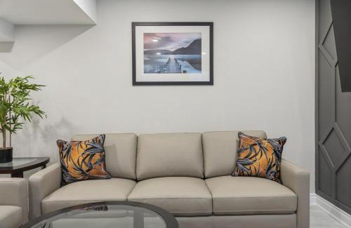 Whitchurch-Stouffville Apartamento | Baker Hill Executive Suite 2 Br Basement Apartment with Full Kitchen and Bath