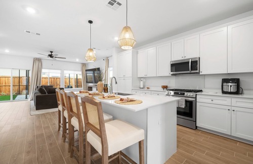 Greenacres Casa | Bakersfield New NW Home – Fully Furnished & Ready. Upscale + Kitchen Amenities