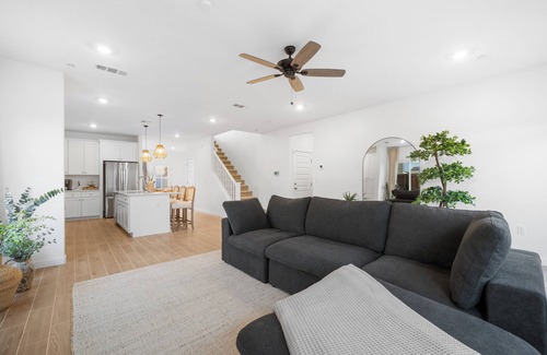 Greenacres Casa | Bakersfield New NW Home – Fully Furnished & Ready. Upscale + Kitchen Amenities