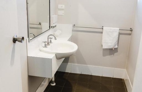 Bomaderry Hotel | Balan Village Motel