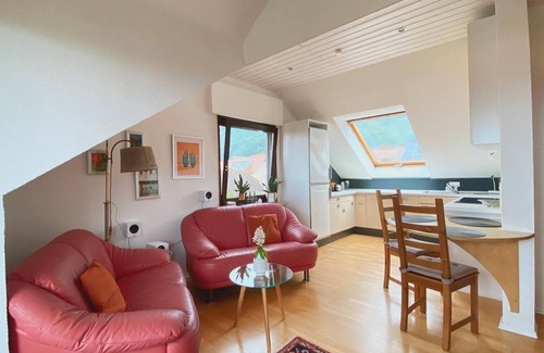 Neustadt-Haardt Apartamento | Balcón del Palatinado - apartamento, ducha y baño, aseo, 1 dormitorio