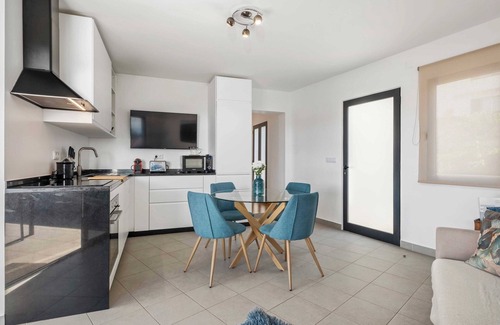 Imaculado Coracao de Maria Apartamento | Balcoes - Charming two-bedroom apartment with large terrace.