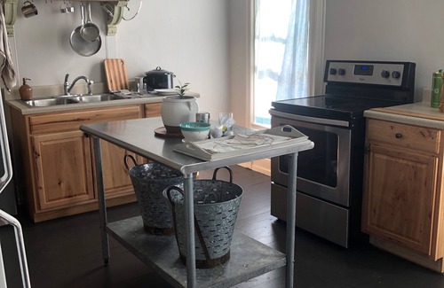 Oxford Casa | Balcom Court Guest House Loft cozy, grand, secluded