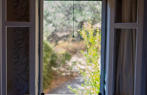 Sithonia Condominio | Balcón y jardín junto al mar, lejos del turismo de masas, en junio Angobot