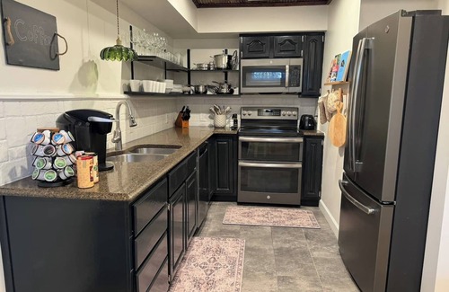 Millville Casa | Balcony-BBQ-Firepit-Hot tub-King-Full kitchen-TV