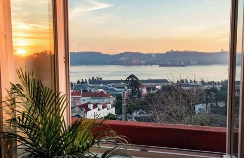 Santo Amaro Apartamento | Balcony Bliss | View & LX Factory, Congress Centre