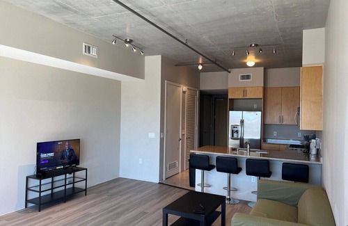 Downtown Las Vegas Condominio | Balcony Luxury High Rise Downtown Fremont Casinos