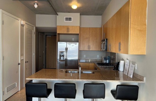 Downtown Las Vegas Condominio | Balcony Luxury High Rise Downtown Fremont Casinos