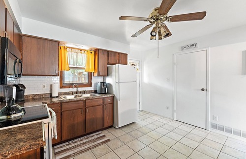 Chesterton Casa | Balcony/Patio/ Fenced Yard/ Attached Garage/near Beach, Park /close to Chicago
