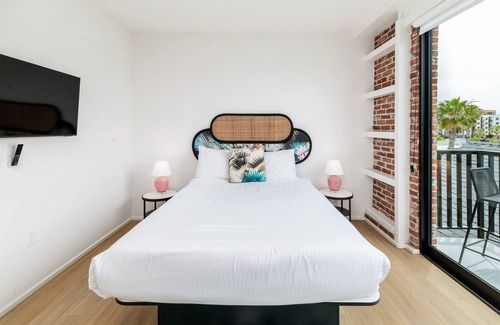 Townsite Hotel | The Brick | 304 | Oceanside Boutique Hotel